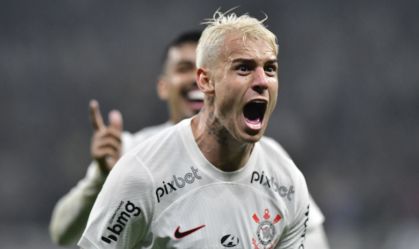 Róger Guedes comemora o golaço que marcou na Neo Química Arena