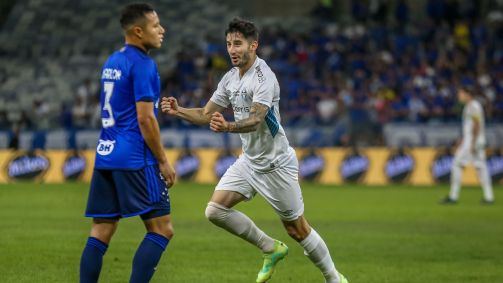 Villasanti comemora o gol da classificação do Grêmio