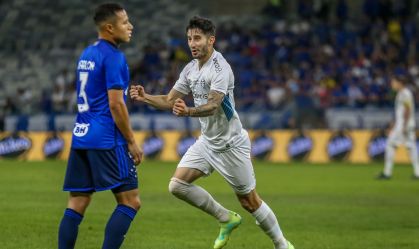 Villasanti comemora o gol da classificação do Grêmio