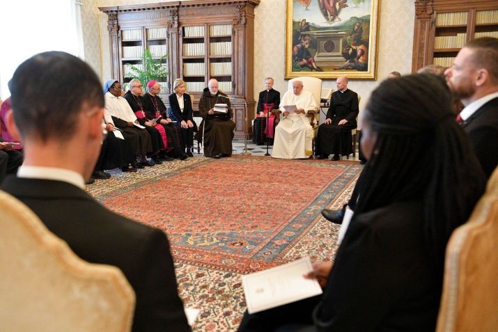 Papa Francisco participa de reunião da Pontifícia Comissão para a Proteção de Menores, no Vaticano • Mídia do Vaticano/Divulgação via REUTERS