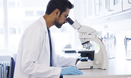 Novo medicamento retarda Alzheimer em 35%, apontam testes