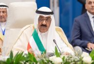 Decreto real dissolve parlamento no Kuwait