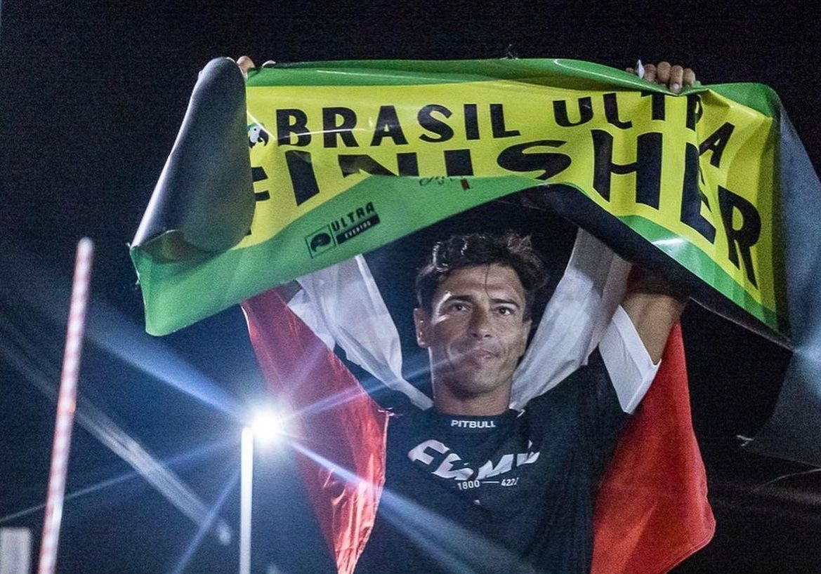 Robert Karás levanta faixa de campeão do Ultra Triatlo na etapa brasileira