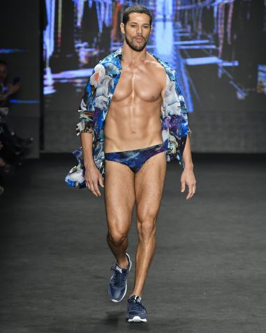 José Loreto na SPFW / Divulgação/ Ze Takahashi / @agfotosite