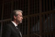 “Seria o fim dos EUA”, diz à CNN ator de Succession sobre personagem que deseja ser presidente