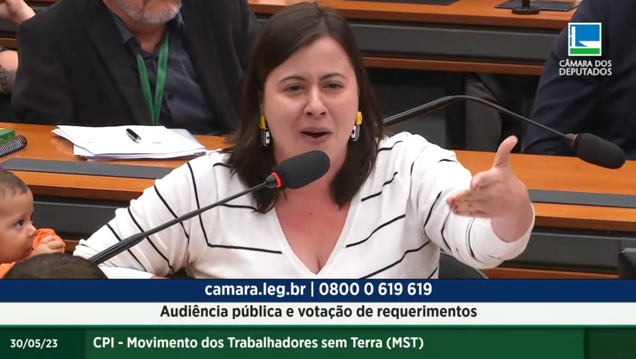 Deputada Sâmia Bomfim durante CPI do MST