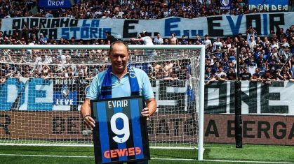 Evair foi homenageado com uma placa pela Atalanta