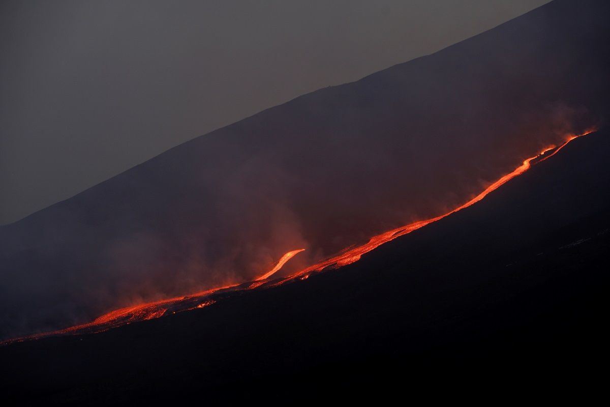 FOTO DE ARQUIVO: Monte Etna entra em erupção