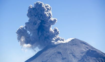 Vulcão segue com erupções e México eleva nível de alerta