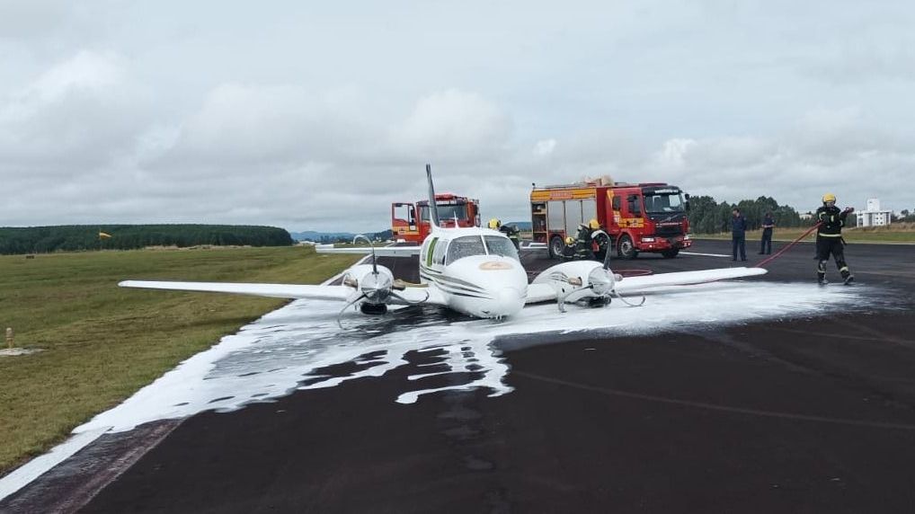 Avião do Corpo de Bombeiros de Santa Catarina fez pouso forçado após problema no trem de pouso