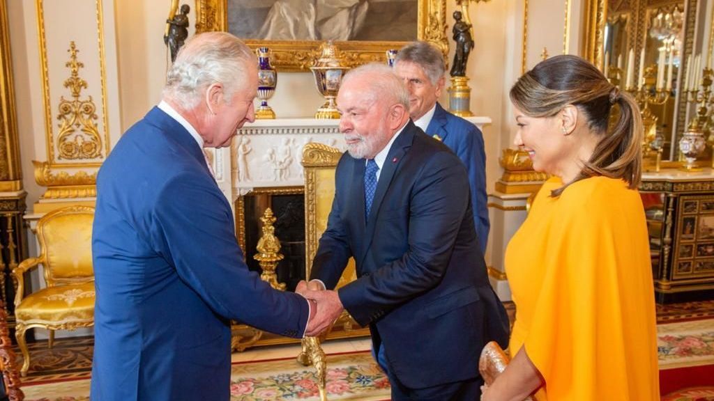 Luiz Inácio Lula da Silva (PT) e Rosângela Janja Silva encontram o Rei Charles III no Palácio de Buckingham