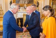 Lula encontra rei Charles III e outros chefes de Estado antes da coroação; veja foto