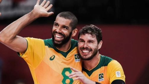 Wallace e Bruninho em jogo da seleção brasileira de vôlei
