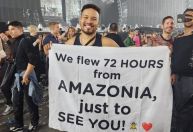 Beyoncé lê mensagem em cartaz e responde fã brasileiro durante show na Suécia