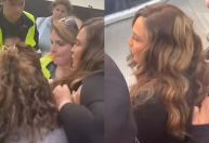 Mãe de Beyoncé se perde de segurança e pula grade no show de nova turnê