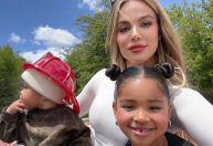 Khloé Kardashian assume dificuldade de conexão com filho gerado por barriga de aluguel
