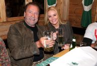 “Na minha idade sexo é uma palavra de quatro letras: Help”, diz Schwarzenegger aos 75