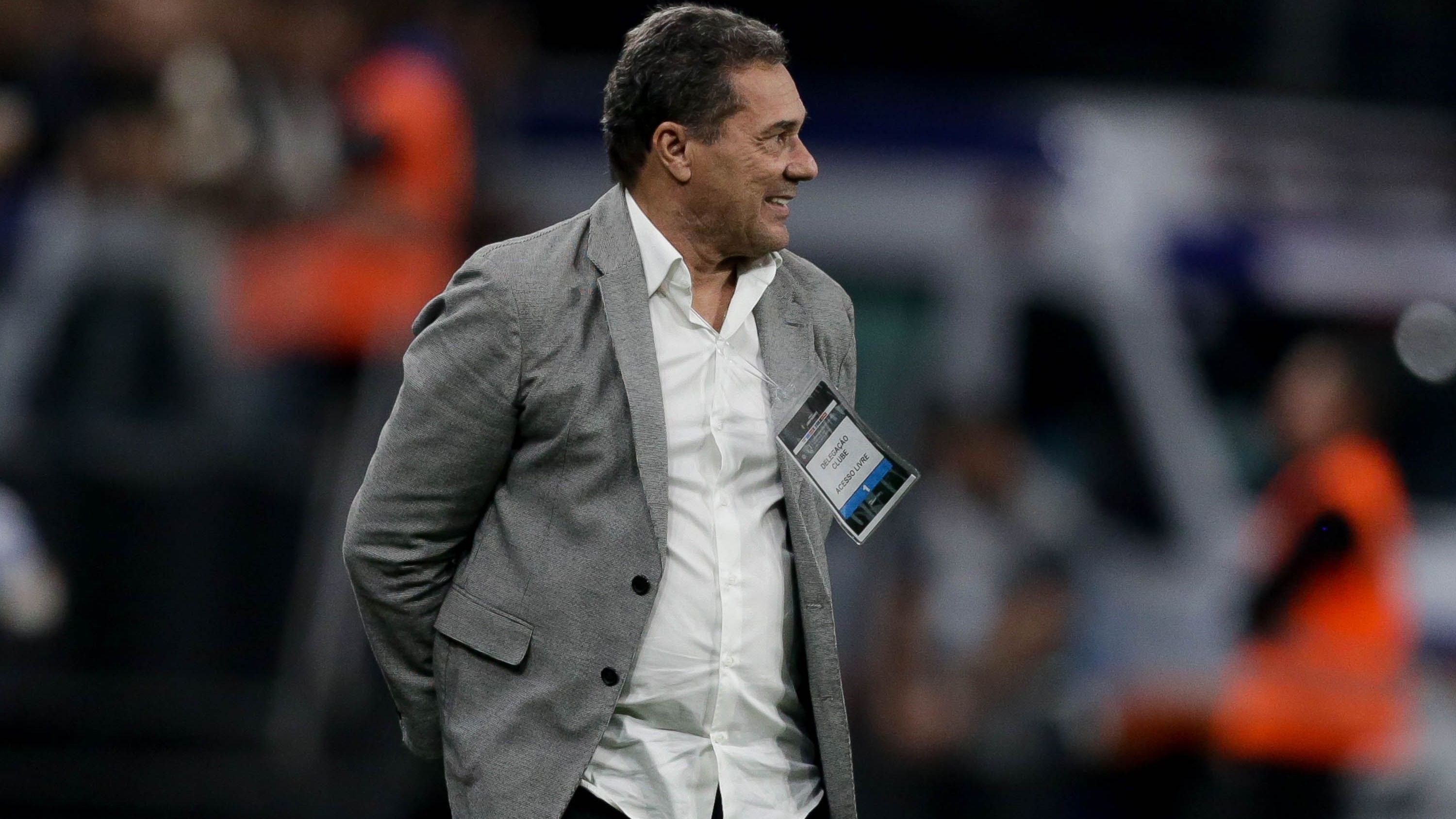 Vanderlei Luxemburgo considera Pedro útil ao elenco