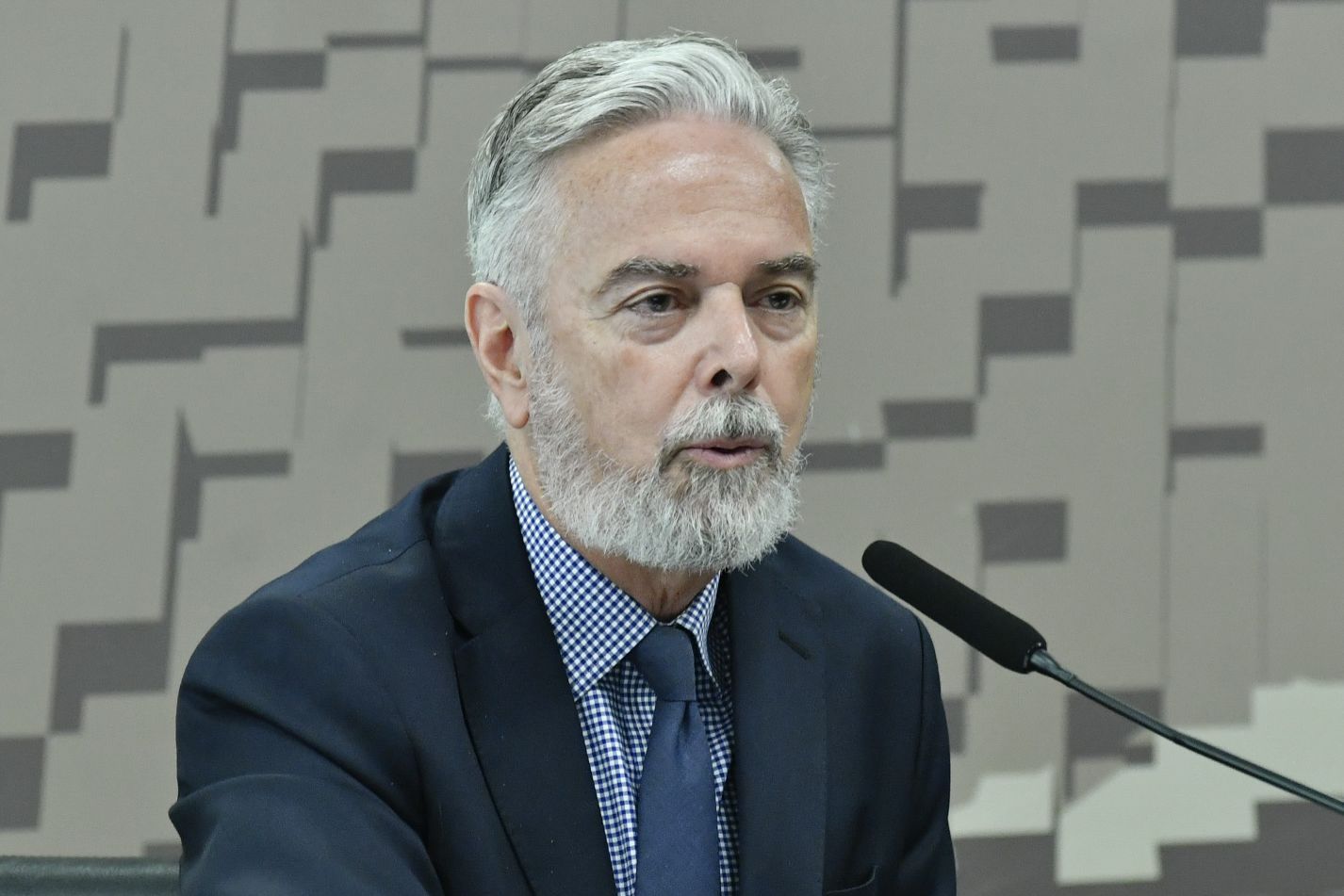 Comissão de Relações Exteriores e Defesa Nacional (CRE) realiza sabatina de embaixadores indicados para ocupar representações do Brasil em outros países e em organizações internacionais.  À mesa, indicado para o cargo de embaixador do Brasil no Reino Unido (MSF 11/2023), Antonio de Aguiar Patriota - em pronunciamento.  Foto: Geraldo Magela/Agência Senado