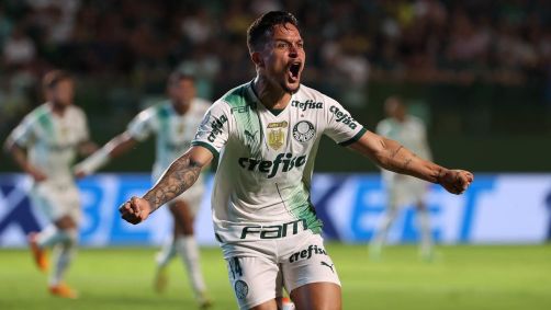 Artur comemora gol marcado contra o Goiás