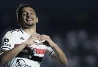 Sem perder com Dorival no comando, São Paulo vence Goiás pelo Brasileirão e entra no G-4