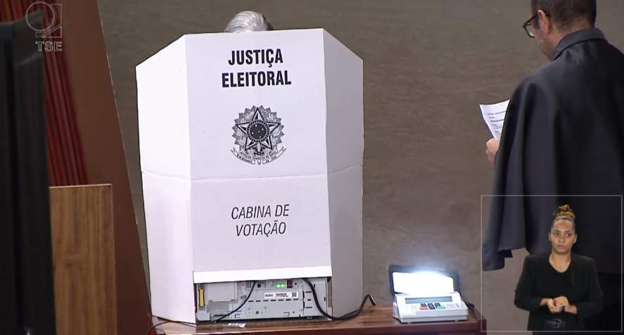 Ministra Cármen Lúcia vota na eleição para vice-presidente do Tribunal Superior Eleitoral (TSE). / Reprodução