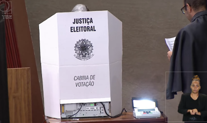 Ministra Cármen Lúcia vota na eleição para vice-presidente do Tribunal Superior Eleitoral (TSE).