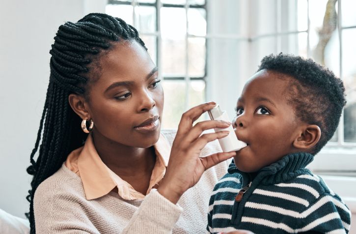 Para prevenir a asma em bebês, a principal recomendação é incentivo ao aleitamento materno / PeopleImages/Getty Images
