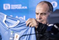 Bielsa é apresentado como novo técnico do Uruguai