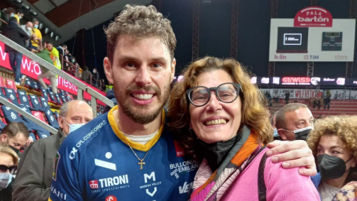 Bruninho com a mãe, a ex-jogadora Vera Mossa