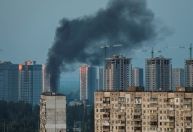 Novo bombardeio russo deixa feridos e um civil morto na Ucrânia, dizem militares