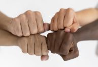 135 anos da Abolição: Questão racial foi muito silenciada, avalia historiadora