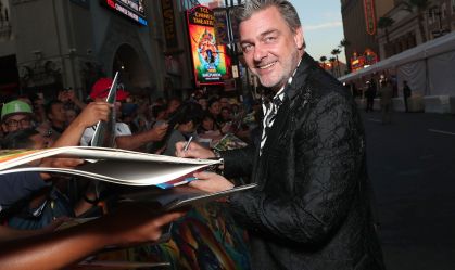Ray Stevenson, ator de ganhador do Oscar 2022 e “Thor”, morre aos 58 anos