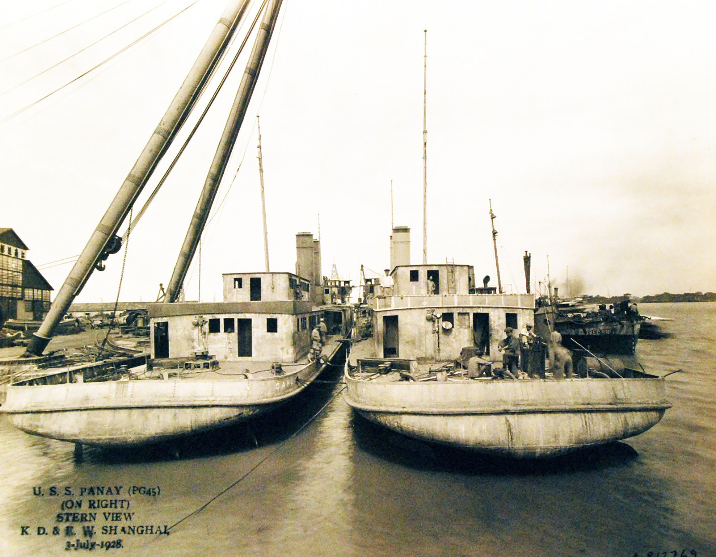 O USS Panay, à direita, da Patrulha do Rio Yangtze da Marinha dos EUA, em Xangai, China, em 1928 / Museu Nacional da Marinha dos Estados Unidos