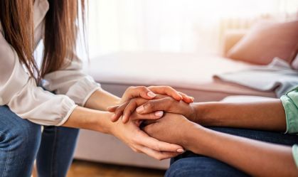 Luto: o que não dizer e como agir com alguém que perdeu o bebê
