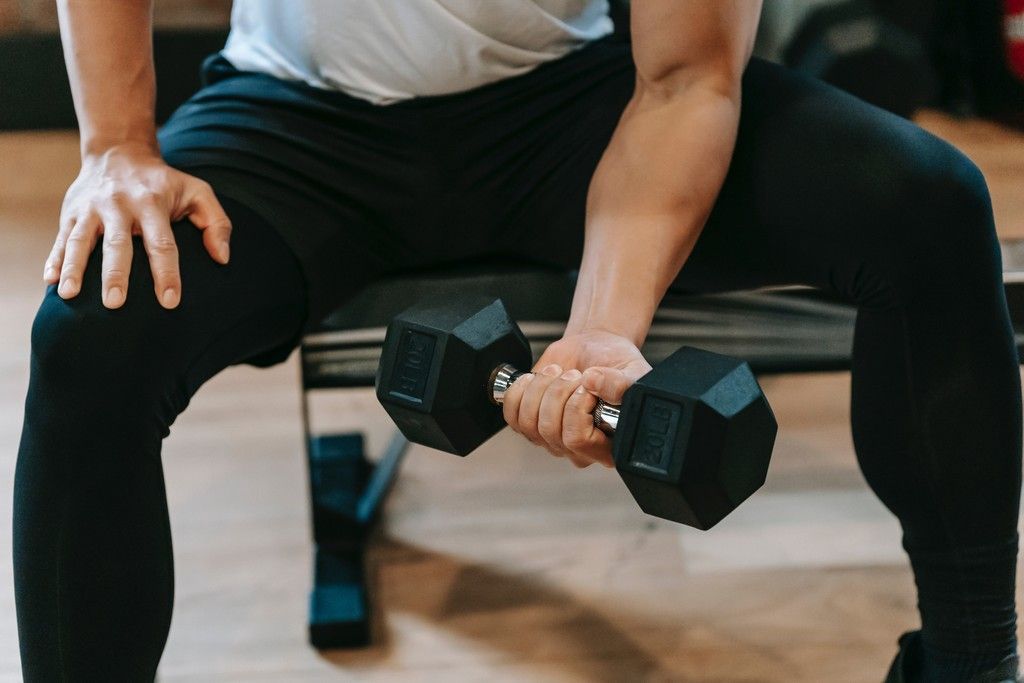 Exercício físico ajuda a aumentar o gasto energético do corpo / Imagem: Pexels | Andres Ayrton