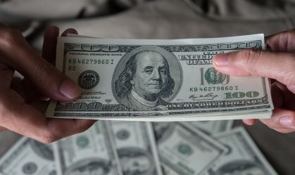 Dívida global alcança recorde de US$ 313 trilhões em 2023, diz IIF