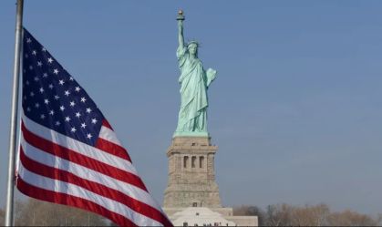 Político francês pede que EUA “devolvam” Estátua da Liberdade