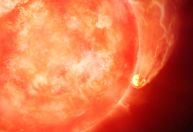 Estrela “engole” planeta em uma prévia do que pode ser o destino final da Terra