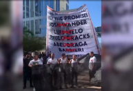Torcedores do Vasco protestam na sede da SAF; veja vídeos