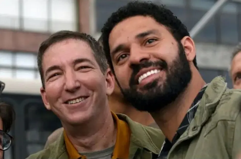 Glenn Greenwald e David Miranda. / Reprodução