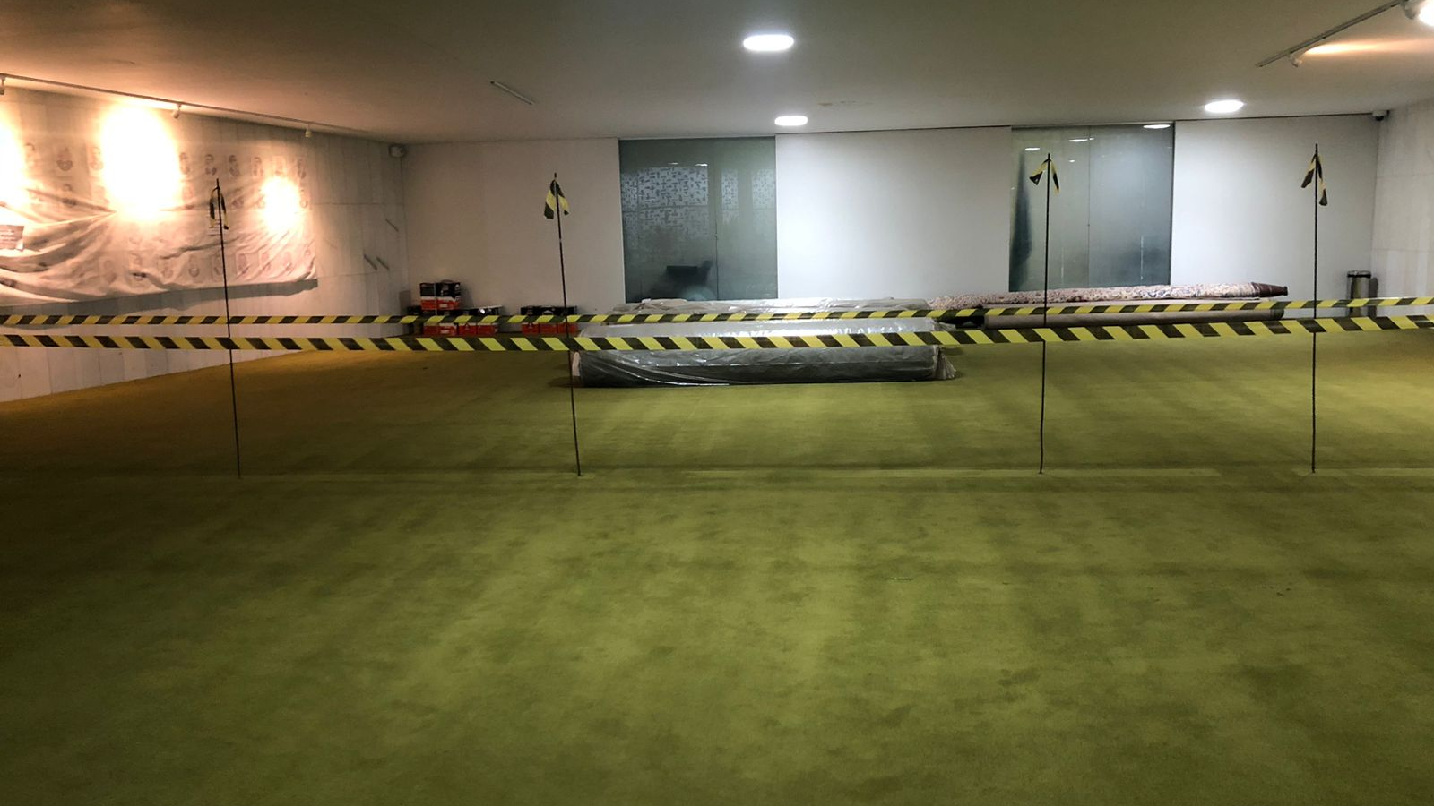 Carpete do Salão Verde da Câmara dos Deputados é integralmente trocado por danos do 8 de janeiro