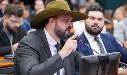 Rosa Weber manda à PGR pedido de líder do PT para investigar Zé Trovão por discurso de ódio contra Lula