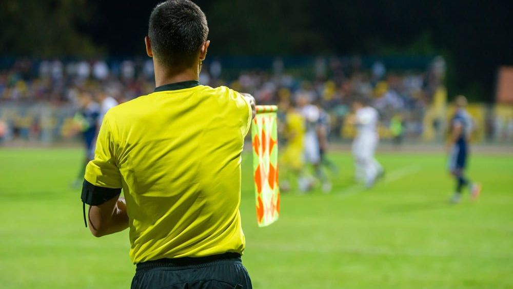 A FIFA está avaliando a introdução de novas tecnologias de arbitragem