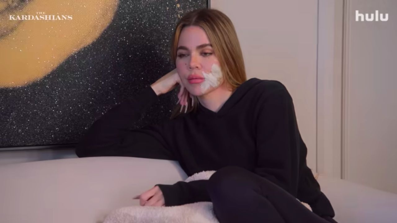 Ao ser honesta sobre o seu histórico de saúde, Khloé busca incentivar as pessoas a realizarem exames e se prevenirem / YouTube/Hulu/Reprodução