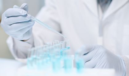 Cientistas brasileiros avançam no desenvolvimento de vacina para dependentes químicos
