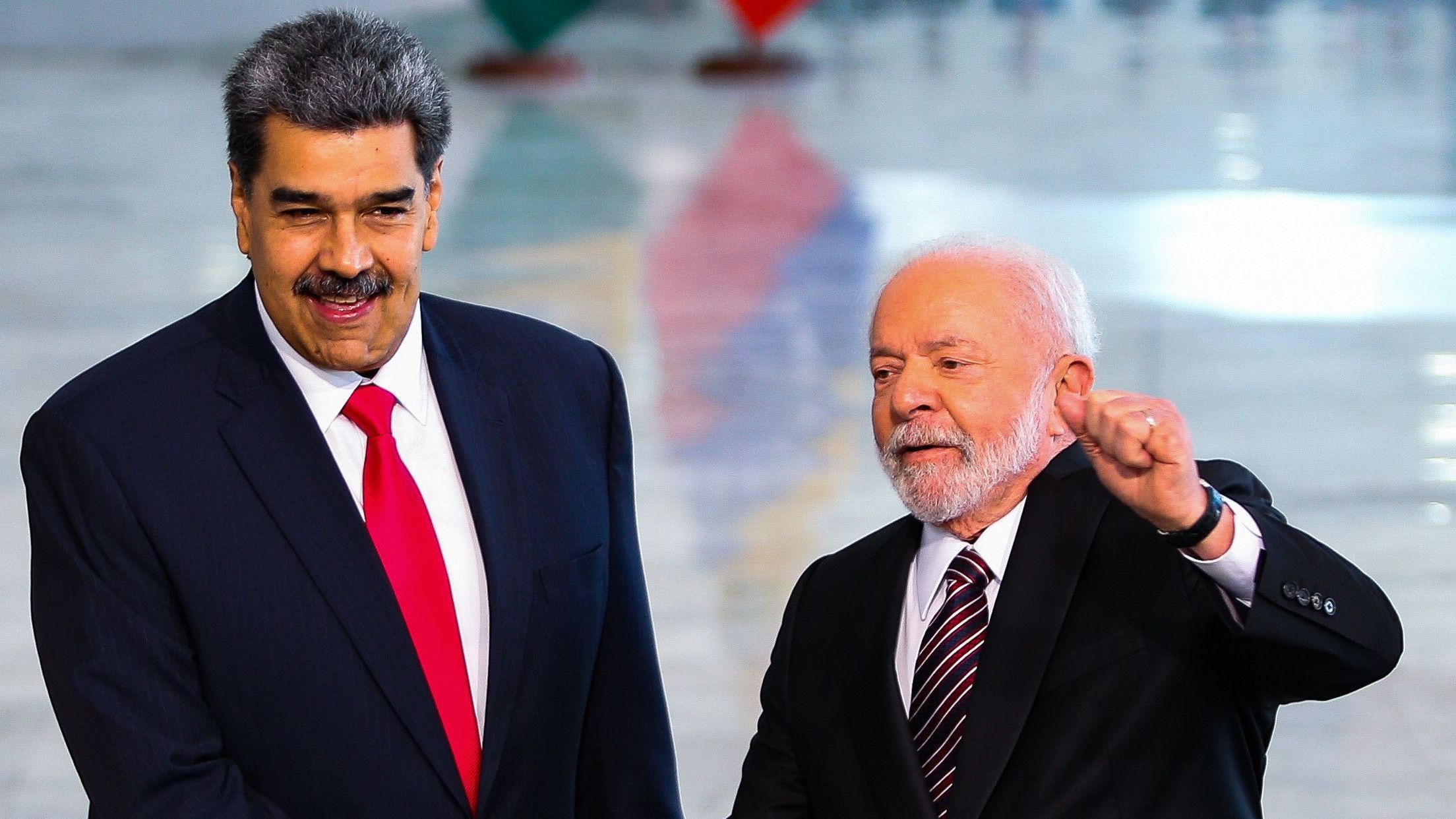 DF - MADURO/LULA/REUNIÃO - POLÍTICA - O presidente do Brasil, Luiz Inácio   Lula da Silva, recebe o presidente da   Venezuela, Nicolás Maduro, no Palácio   do Planalto, em Brasília, nesta   segunda-feira, 29 de maio de 2023. Após   a recepção, Maduro e Lula seguiram para   uma reunião reservada.   29/05/2023