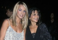 Mãe de Britney Spears desmente afirmação da cantora feita em livro