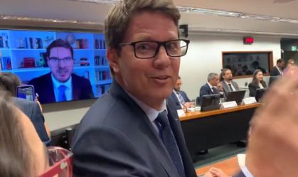 Assista: jornalista diz que foi agredido por Mário Frias; deputado relata que foi insultado