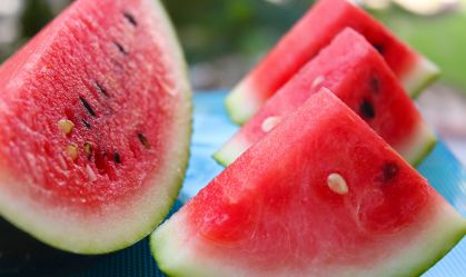 Conheça os benefícios da melancia para a saúde e como consumir a fruta